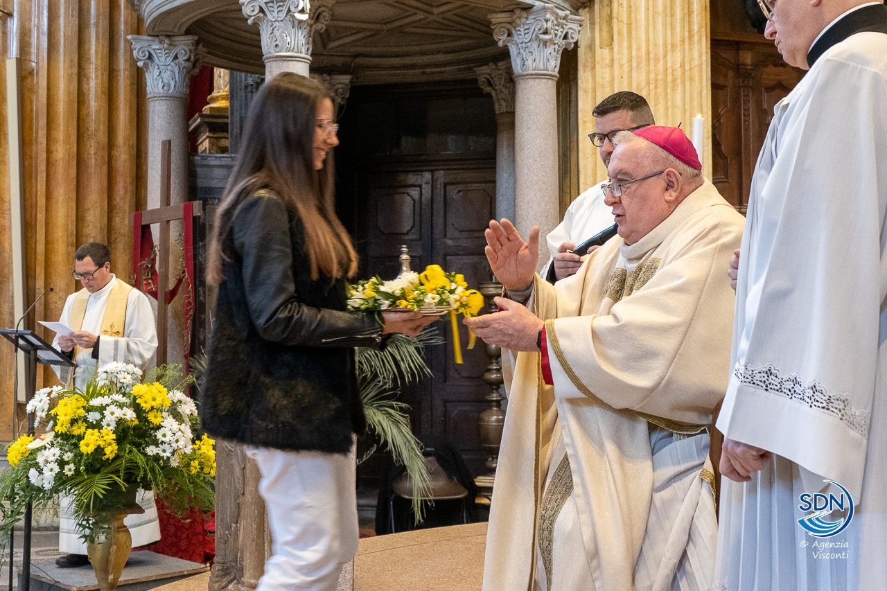 La Messa Crismale celebrata in cattedrale nel giorno del Giovedì Santo 2023
