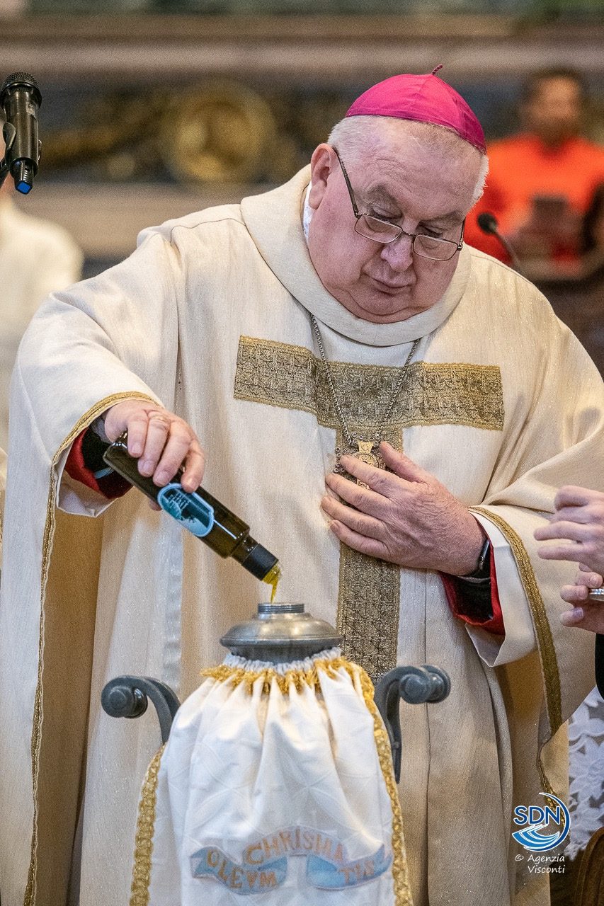 La Messa Crismale celebrata in cattedrale nel giorno del Giovedì Santo 2023