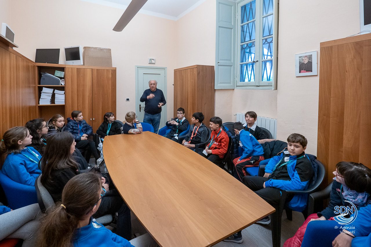 La Classe 5 B dell'istituto Sacro Cuore di Novara in visita alla redazione de L'Azione