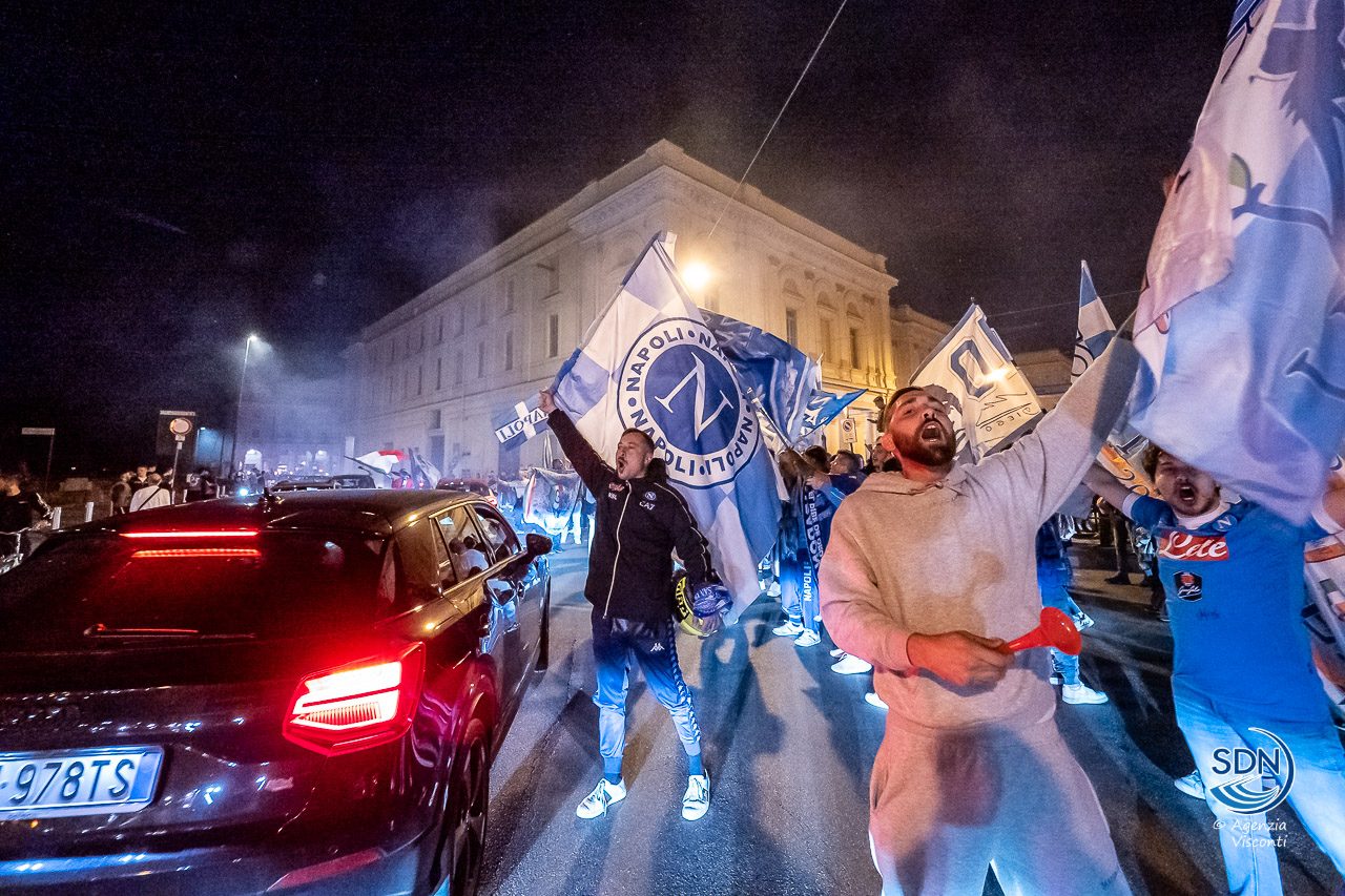Festa-Scudetto-del-Napoli-a-Novara-040145