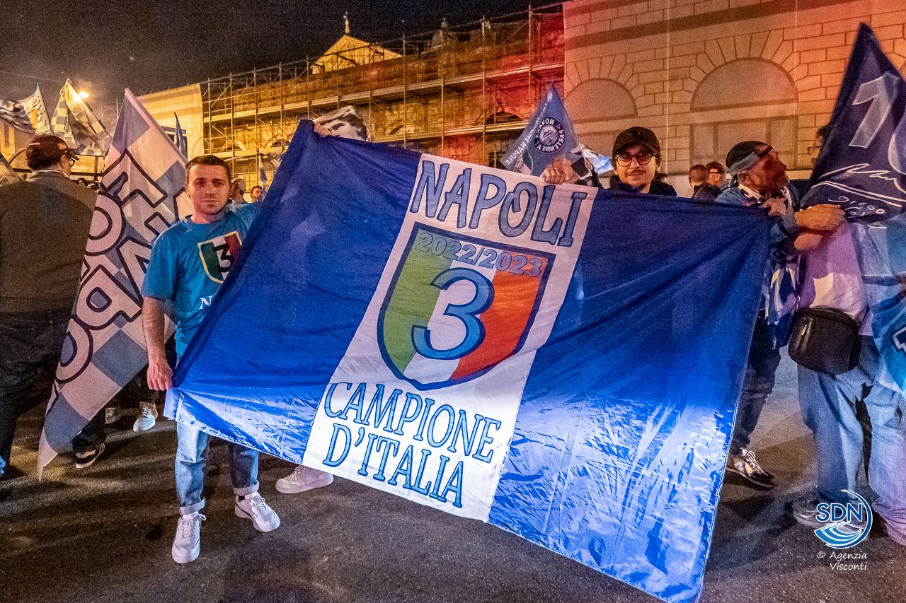 Festa-Scudetto-del-Napoli-a-Novara-040268