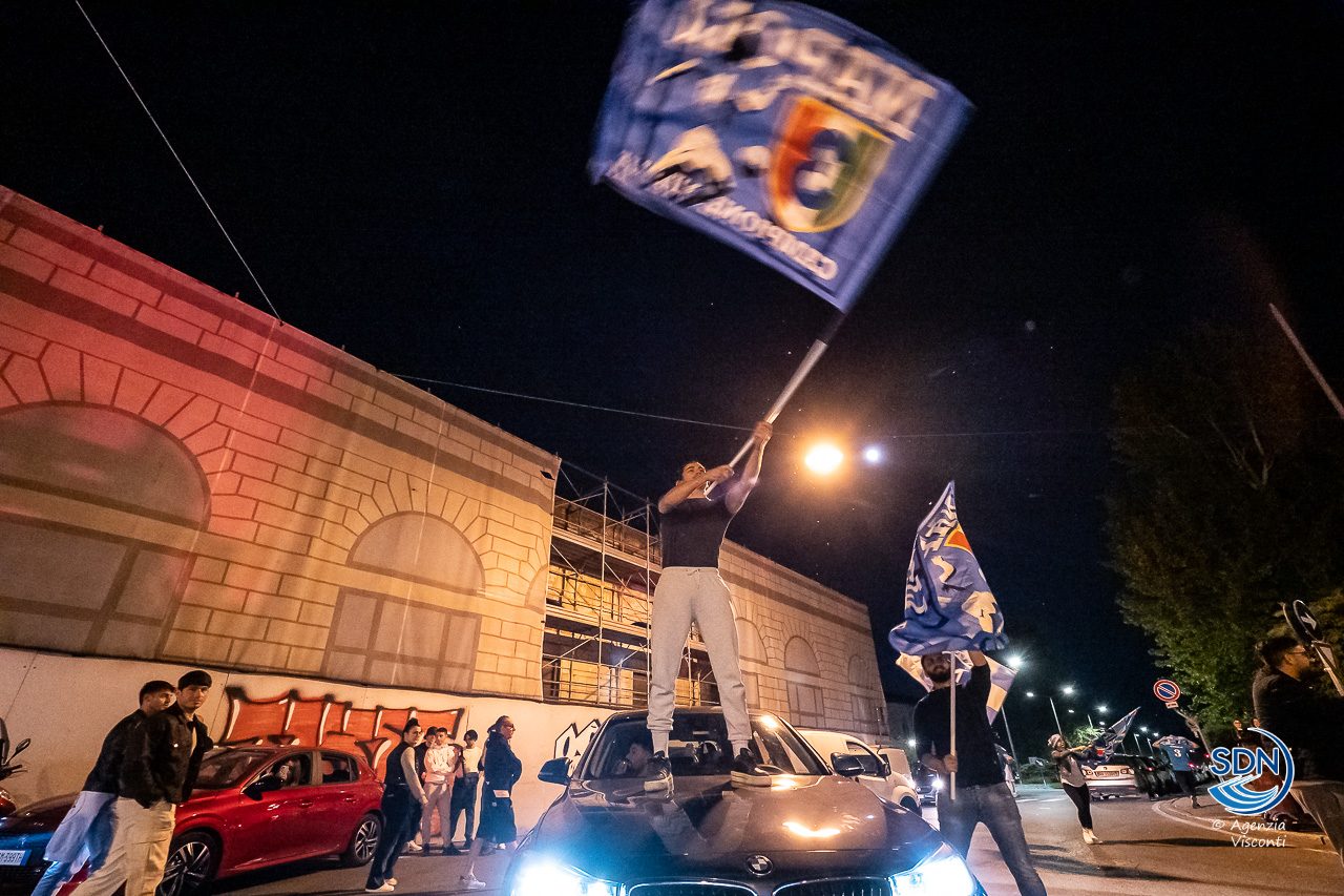 Festa-Scudetto-del-Napoli-a-Novara-040276
