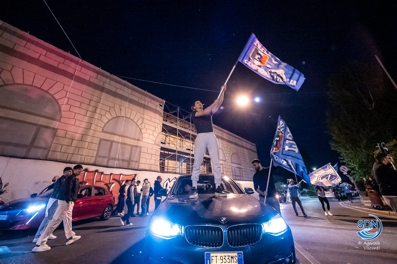 Festa-Scudetto-del-Napoli-a-Novara-040278