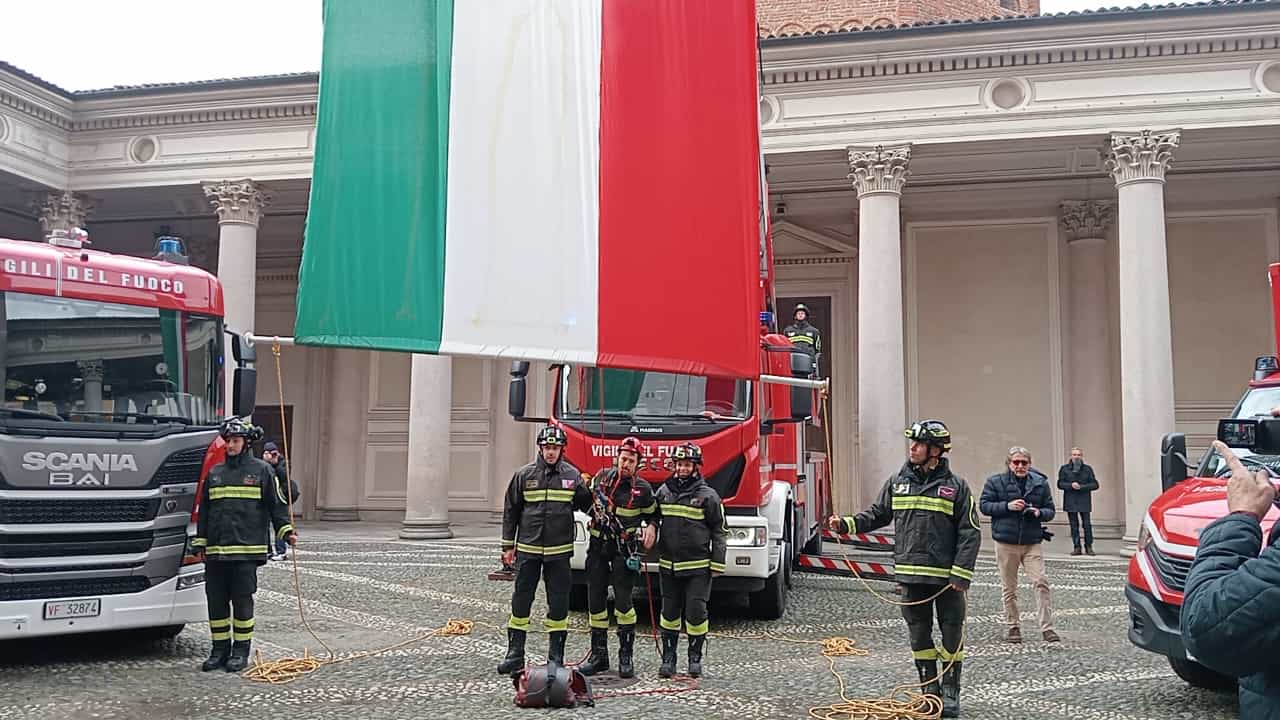 Santa Barbara. L'esibizione davanti al Battistero