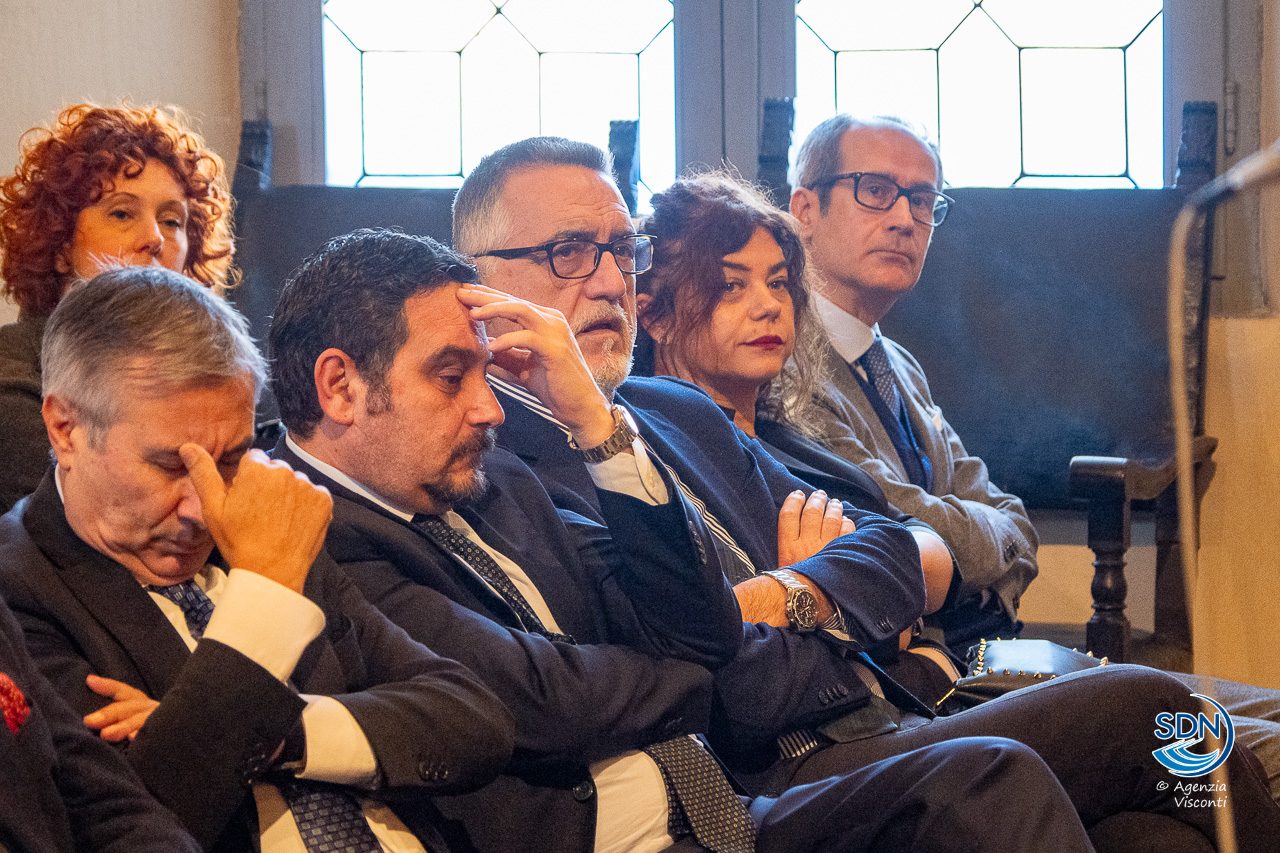 Auguri-vescovo-brambilla-autorità-natale-2023_10