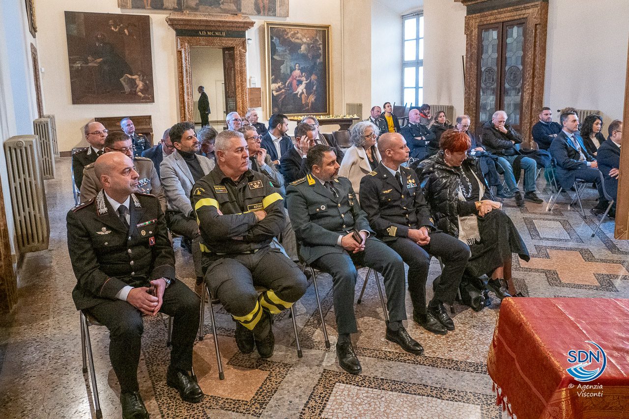 Auguri-vescovo-brambilla-autorità-natale-2023_3