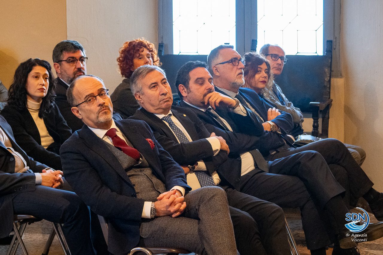 Auguri-vescovo-brambilla-autorità-natale-2023_9