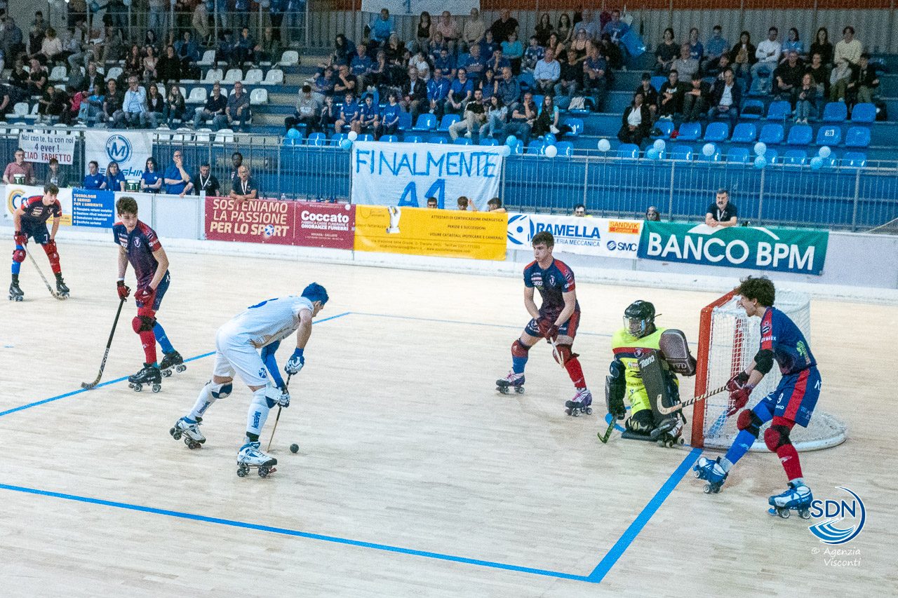 Azzurra Hockey Novara promossa in serie A1: la festa