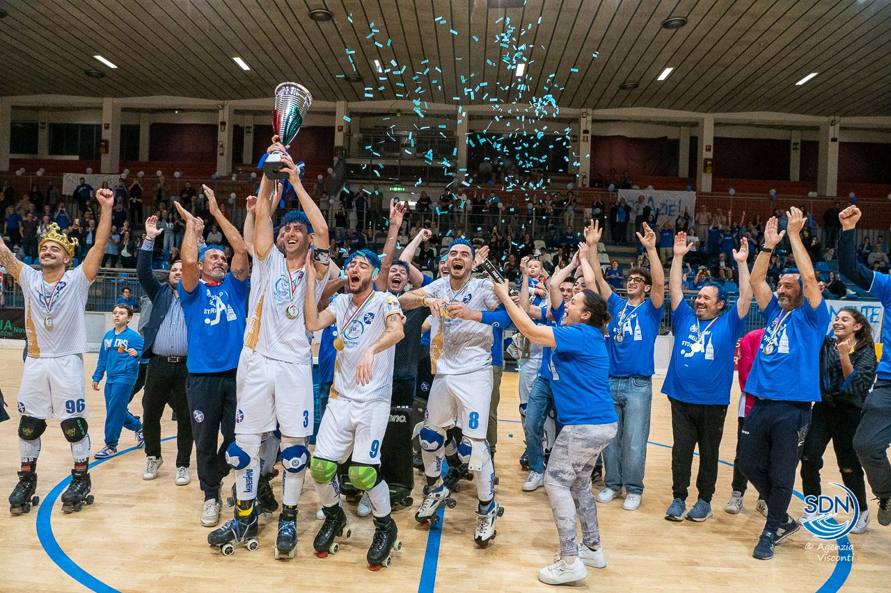 Azzurra Hockey Novara promossa in serie A1: la festa