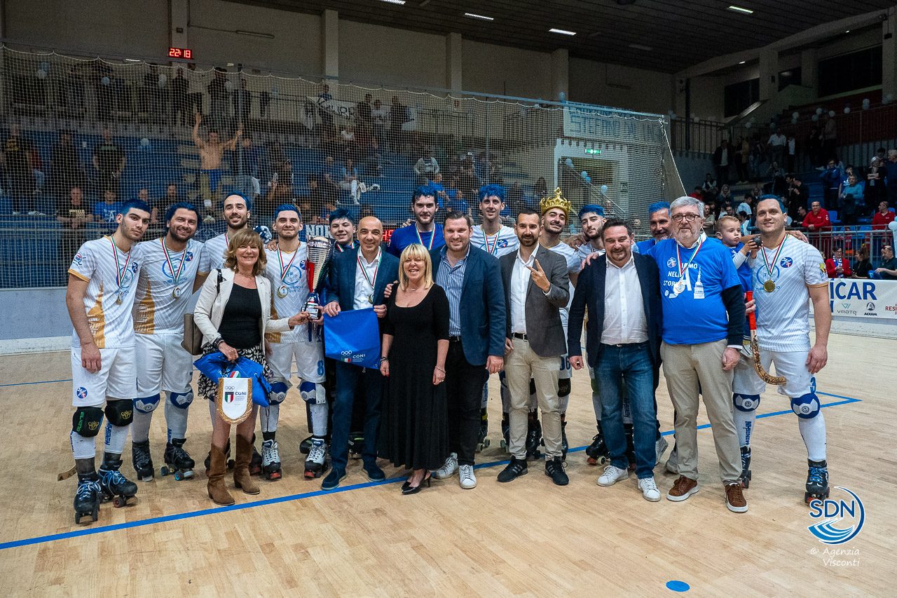 Azzurra Hockey Novara promossa in serie A1: la festa