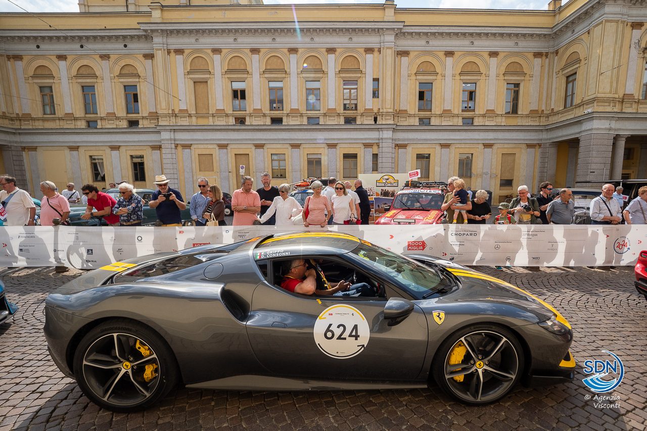 La 1000 Miglia a Novara7816