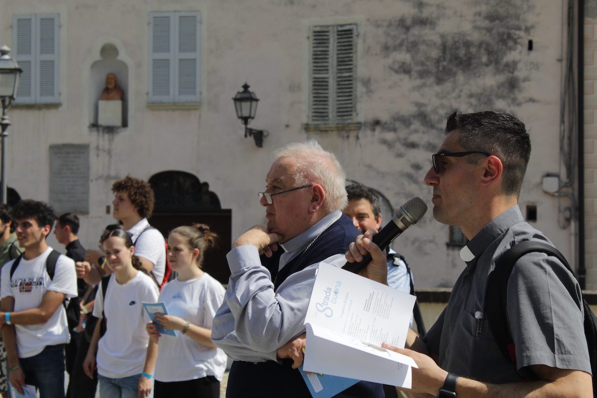 2025_Route dei giovani_don Gianluca e vescovo Brambilla