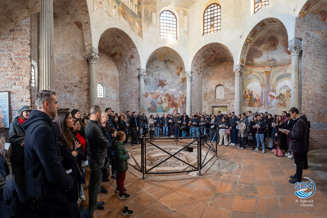Incontro vescovo e fidanzati__AOM6510-Pano