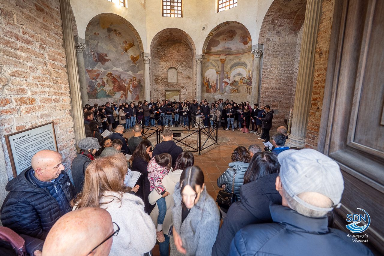 Incontro vescovo e fidanzati__AOM6512