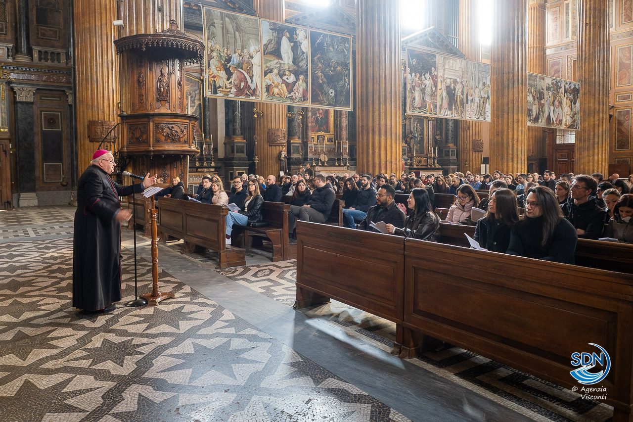 Incontro vescovo e fidanzati__AOM6583