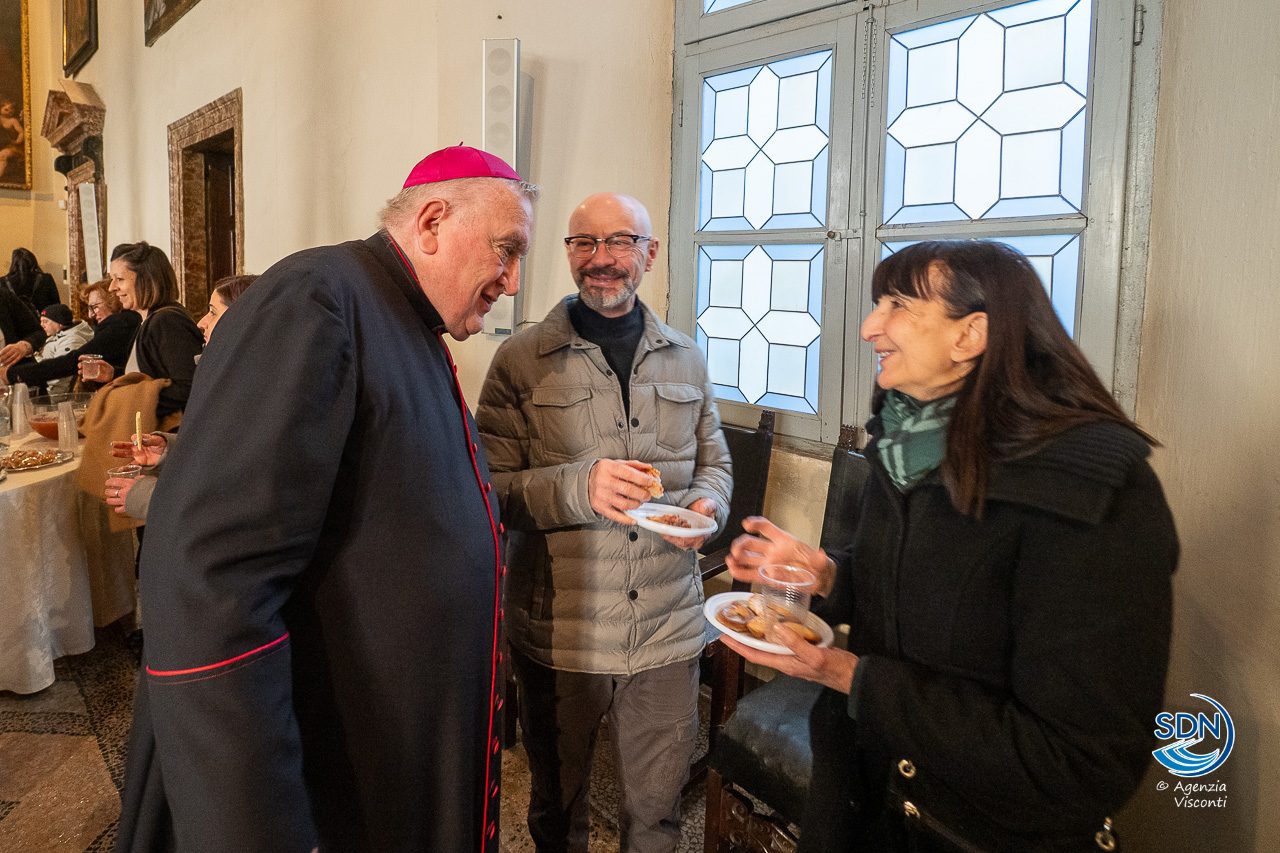 Incontro vescovo e fidanzati__AOM6681