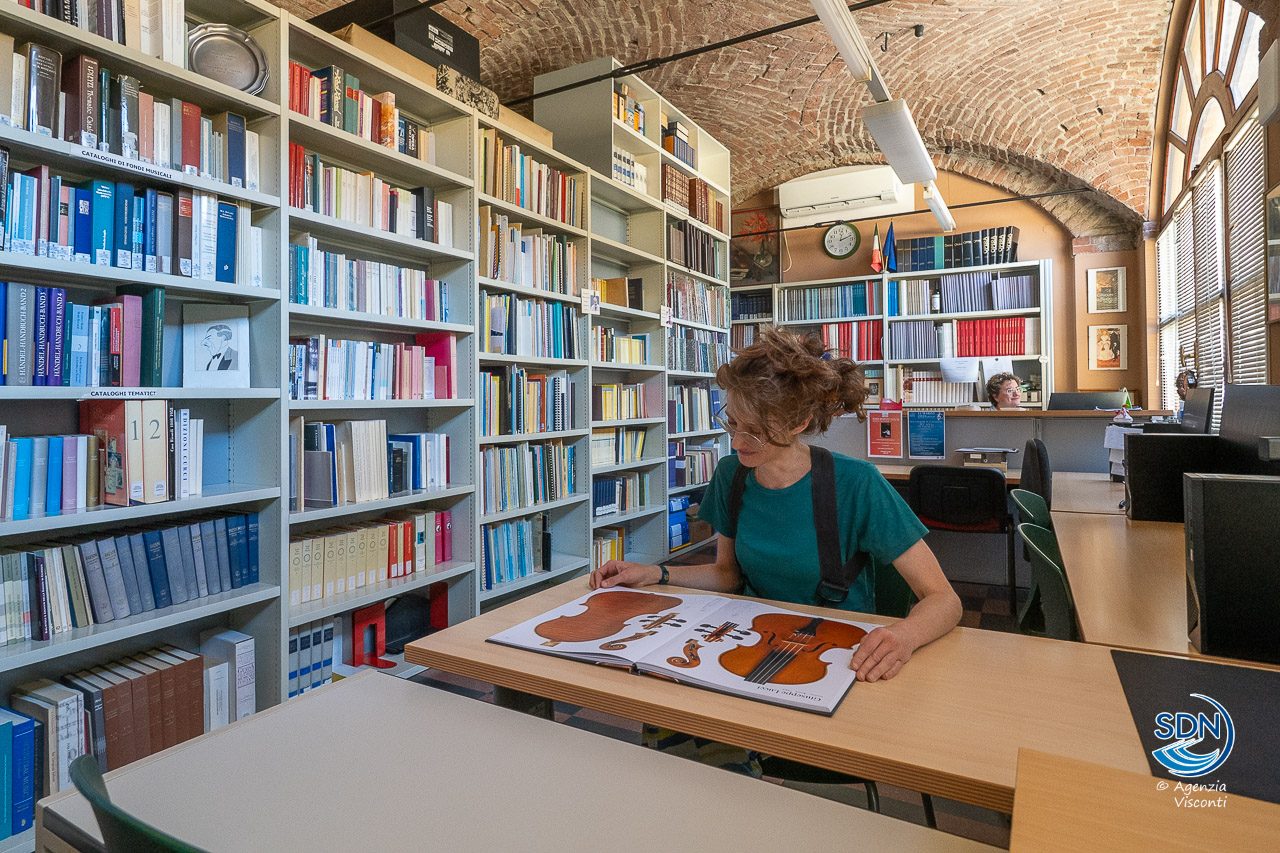 BIBLIOTECA DEL CANTELLI 6